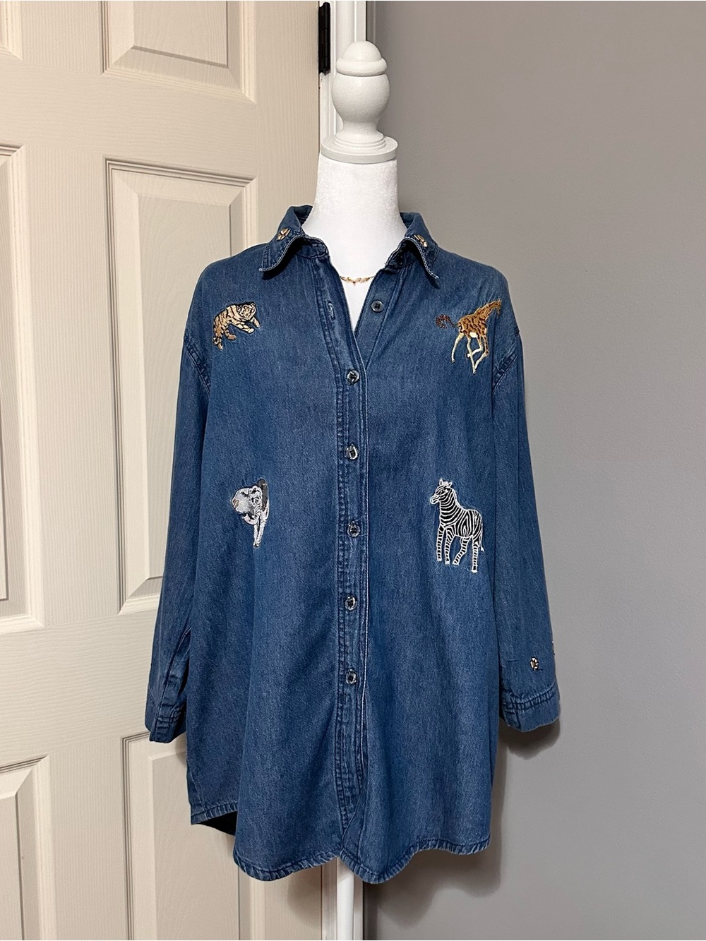 Vintage 80s 90s Embroidered Animal Denim Button-Down Shirt - Blue